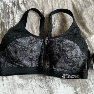 KNOCKOUT FRONT-CLOSE SPORT BRA
